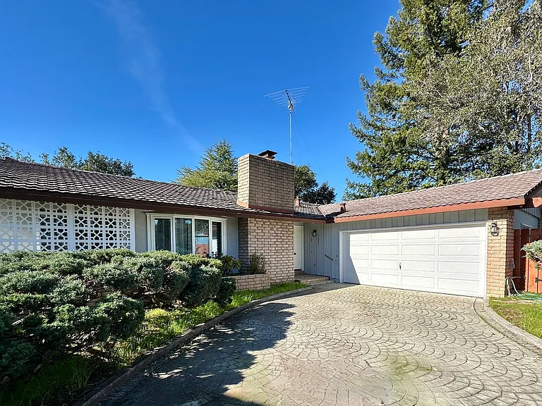 11037 Linda Vista Dr — Photo 1