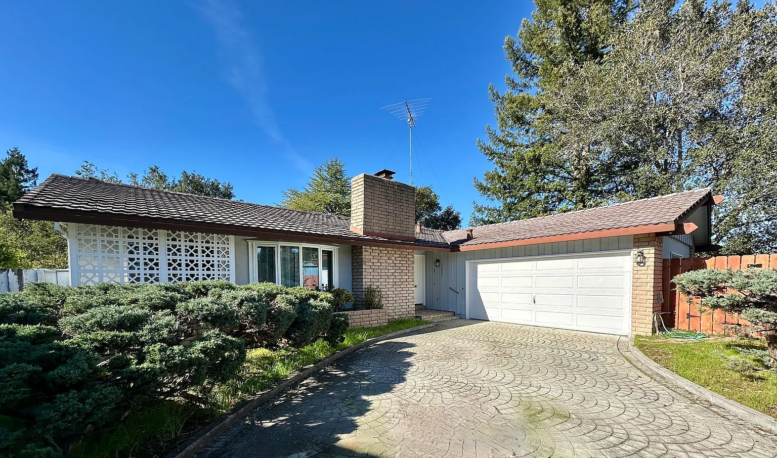 11037 Linda Vista Dr photo 1