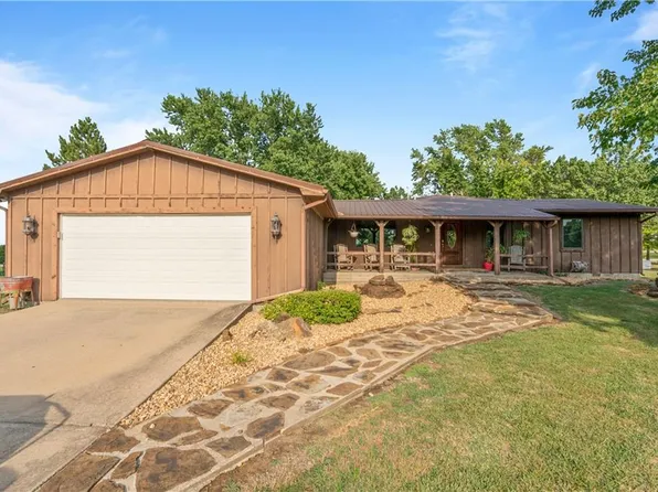 1024 Cement Plant Rd, Fredonia, KS 66736