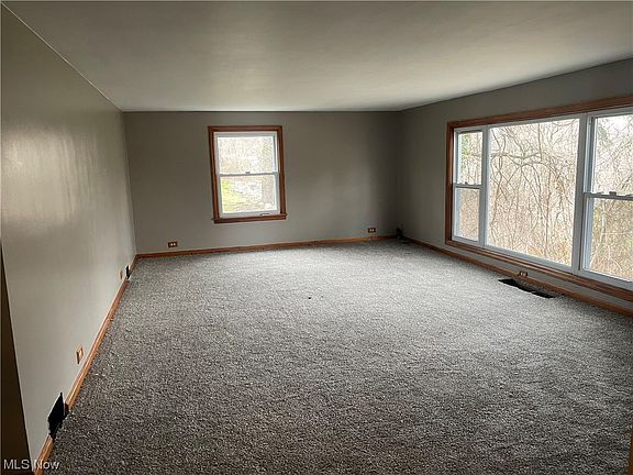 5th image of 1736 Globe St