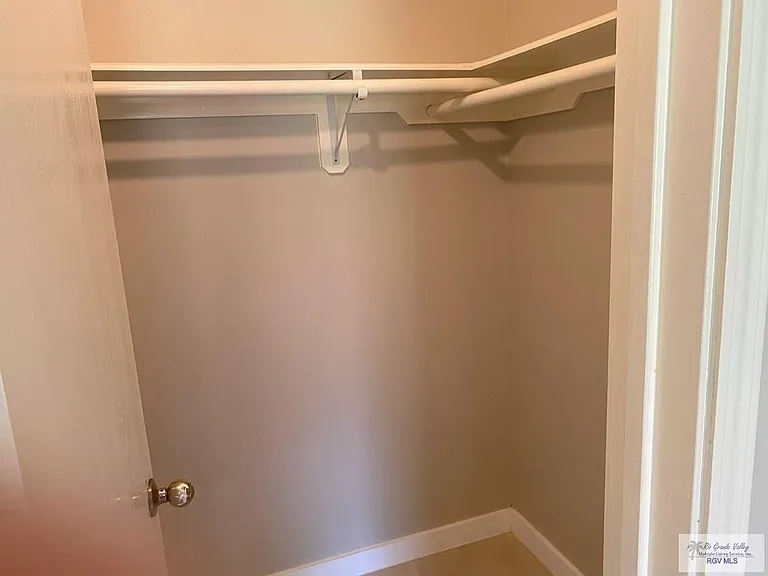 2098 El Paraiso — Photo 13