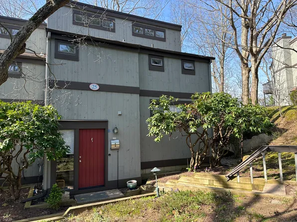 25 Harbour Village #B, Branford, CT 06405