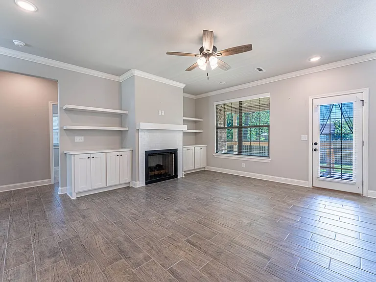190 Township Dr — Photo 5