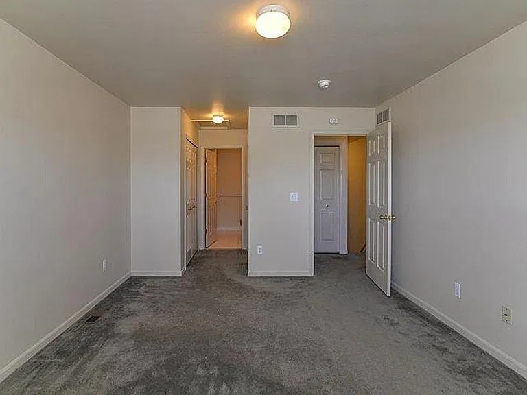 2076 Cloverly Ln — Photo 13