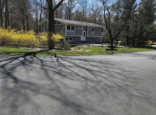 2 Brook Hollow Ct, Spring Valley, NY 10977