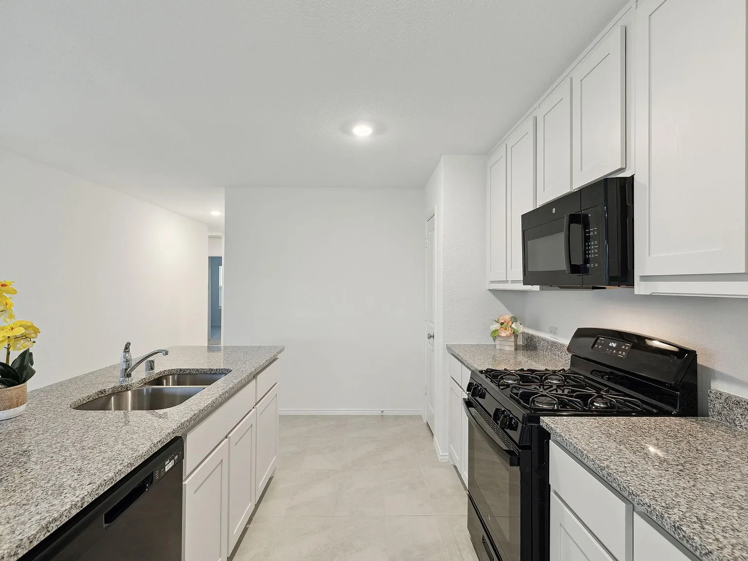 4 bed, 1690 sqft, $2,200 — Photo 4