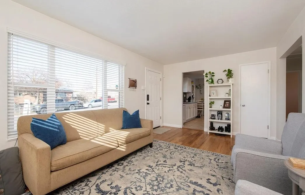 5 bed, 1820 sqft, $2,995 — Photo 4