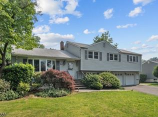 23 Hampshire Rd, Paramus, NJ 07652
