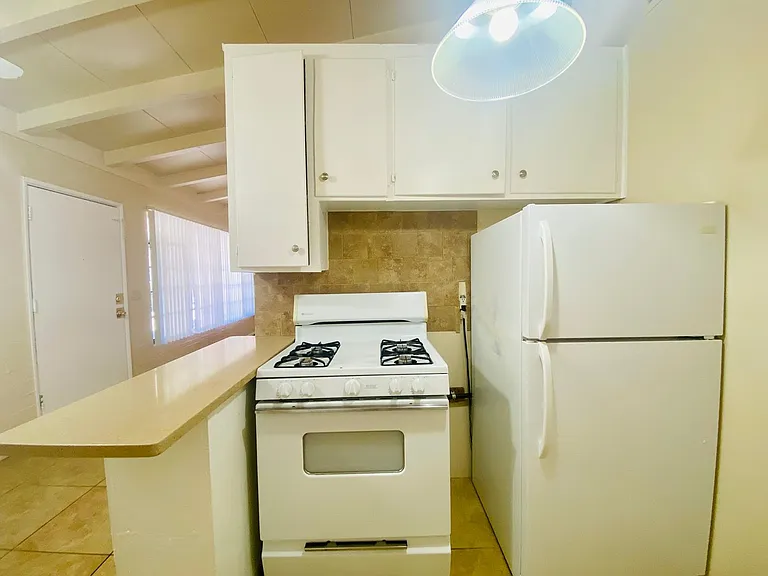 Swan Court Apartments - 1 and 2 Bedroom Homes! — Photo 12