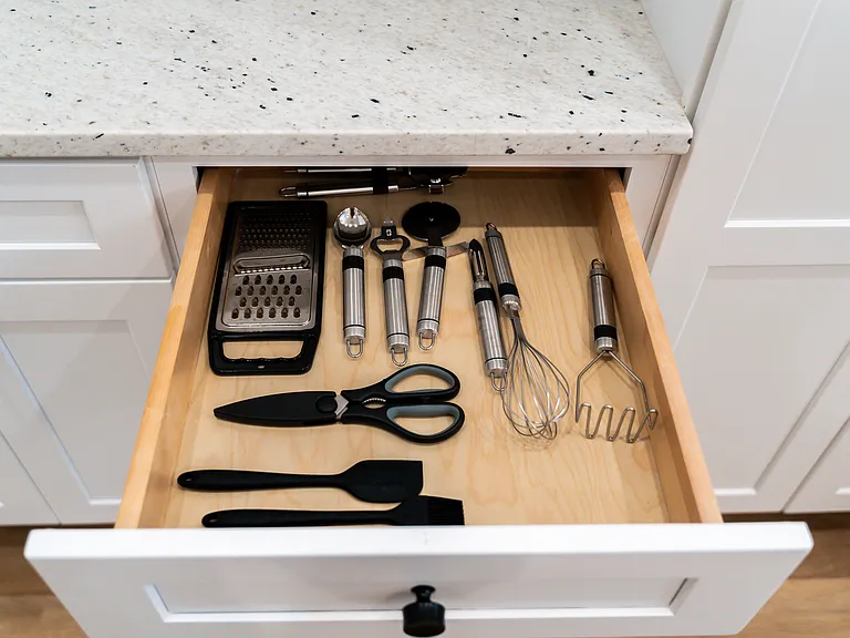 Abundant kitchen and cooking accessories