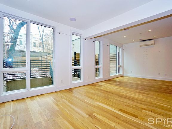 4th image of 530 Lafayette Ave APT 1R