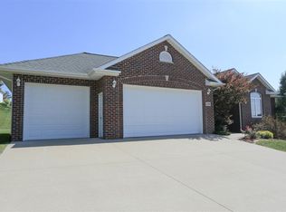 2520 Hilton Springs Dr, Dubuque, IA 52002
