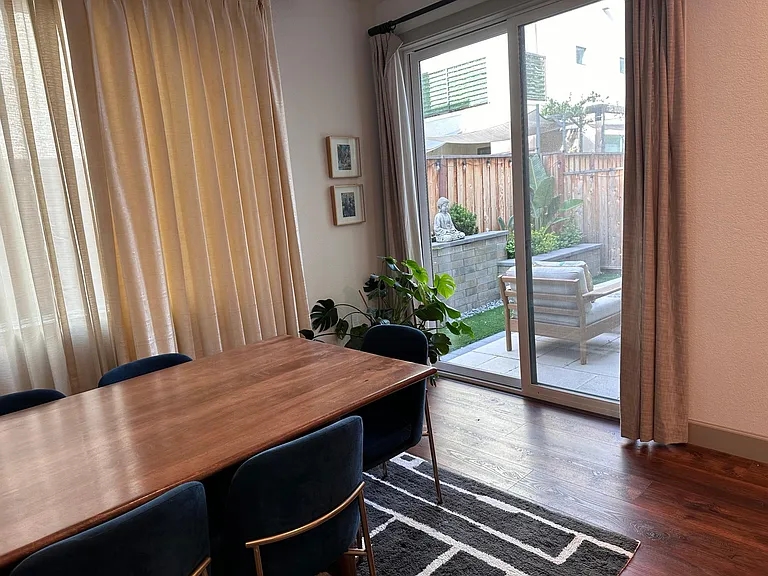 Dining (1st floor)