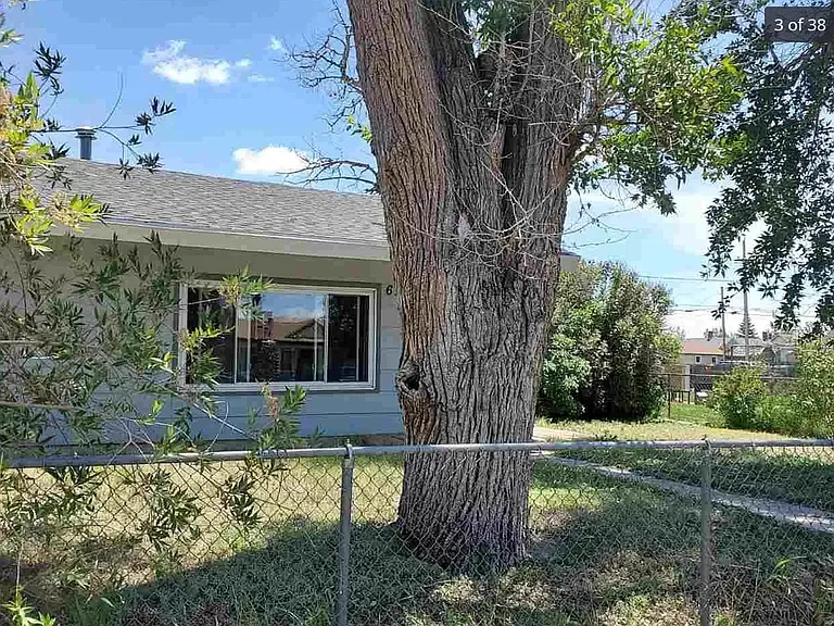 615 S Spruce St — Photo 1