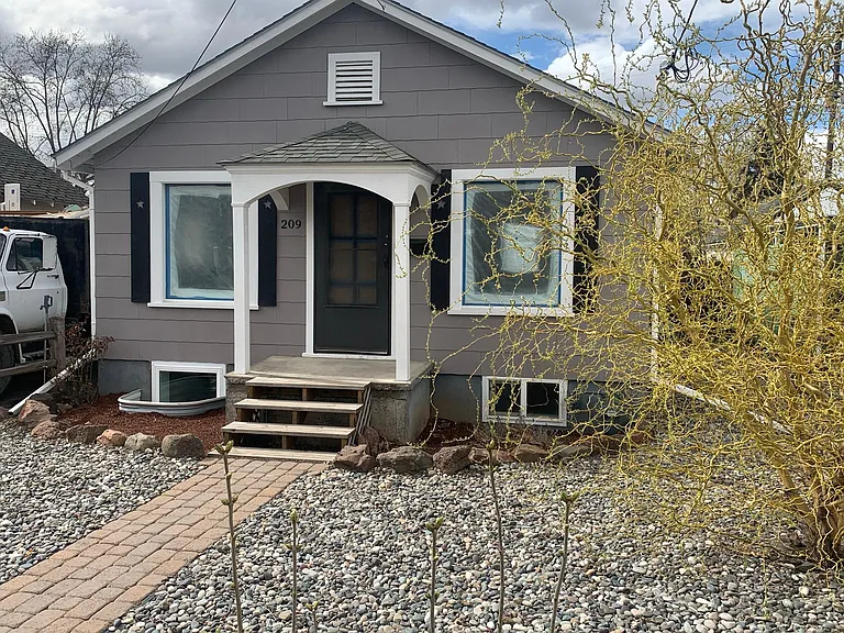 209 N Blue St — Photo 10