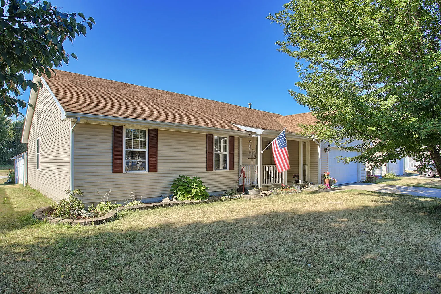 403 Laurel Dr photo 1