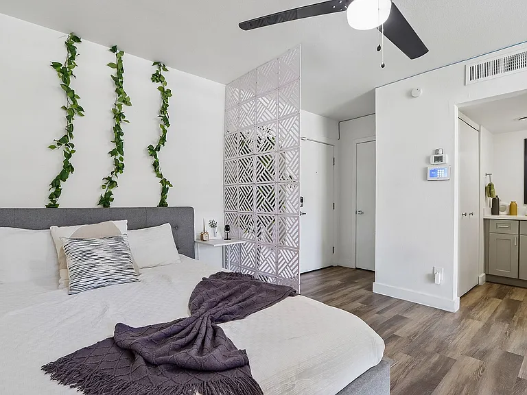 18-web-or-mls-N 7th Ave-S0905-016