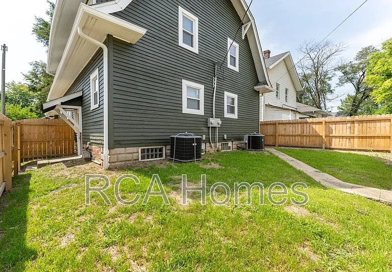 1601 Villa Ave — Photo 13