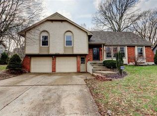 3506 NW Lake Dr, Lees Summit, MO 64064