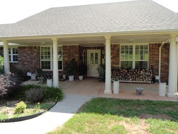 2nd image of 2113 Oakridge Dr