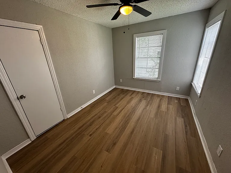 1717 Hemphill Dr — Photo 5