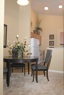 18ft vaulted ceiling