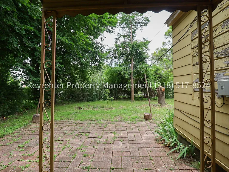 3322 E 23rd St — Photo 28