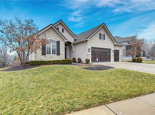 6190 Southlake Dr, Parkville, MO 64152