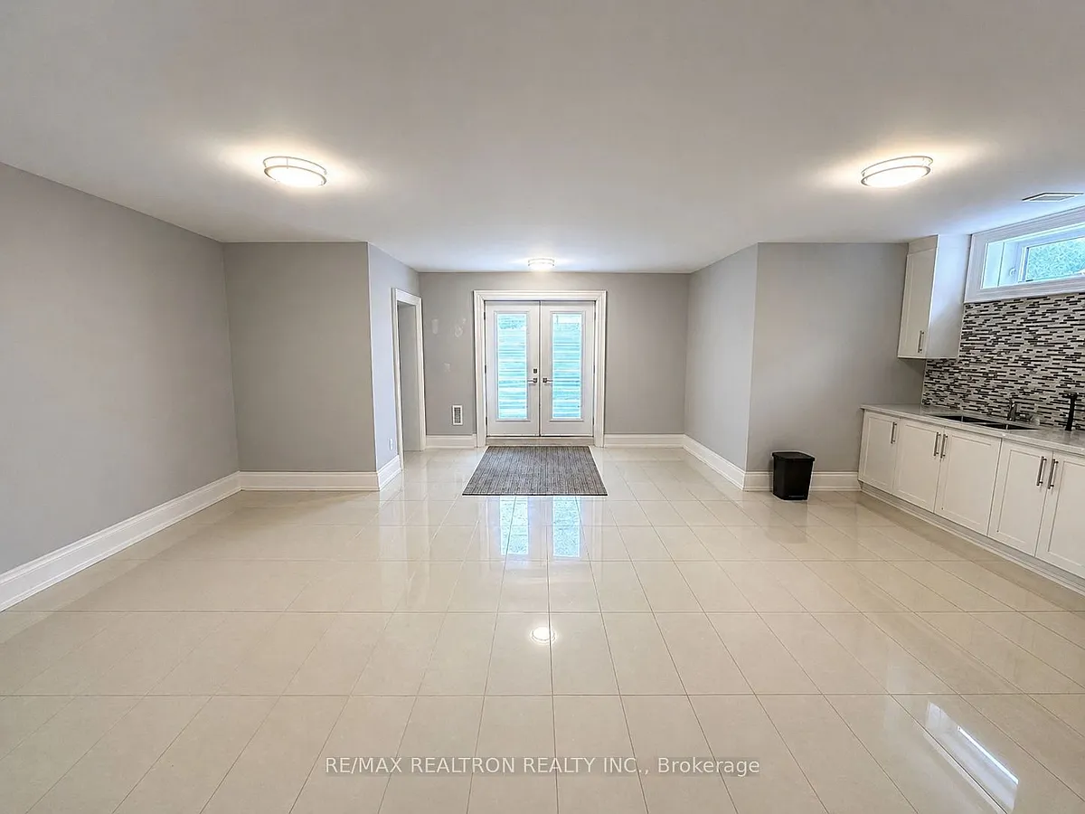 Building Photo - 39 Whitburn Cres