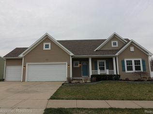 395 Geneva Ct, Howell, MI