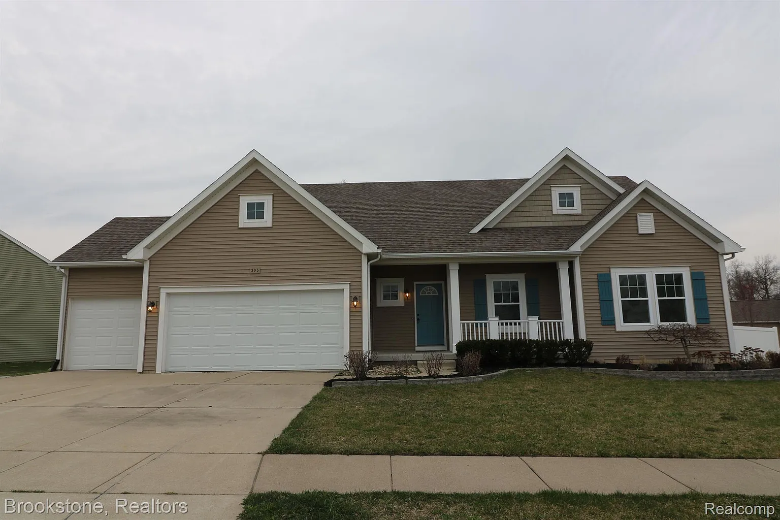 395 Geneva Ct photo 1