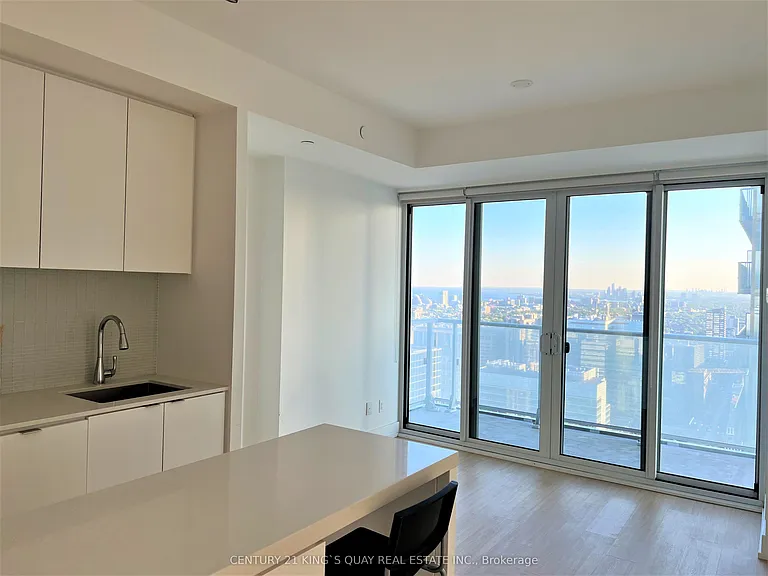 7 Grenville St #4513 — Photo 6