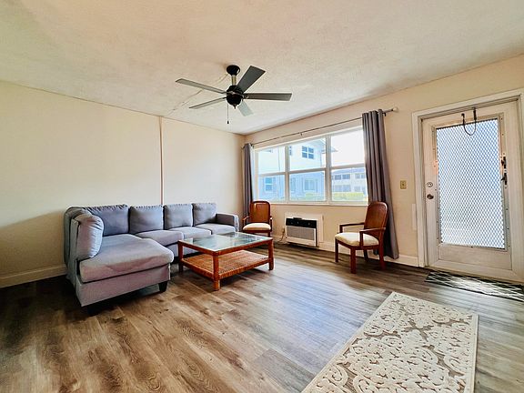 4th image of 271 Camden L