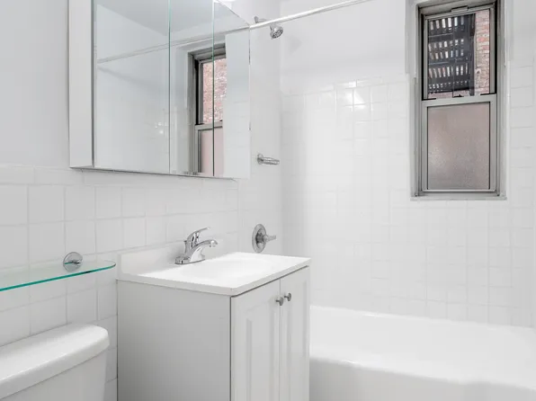 30 East End Avenue image 5 of 8