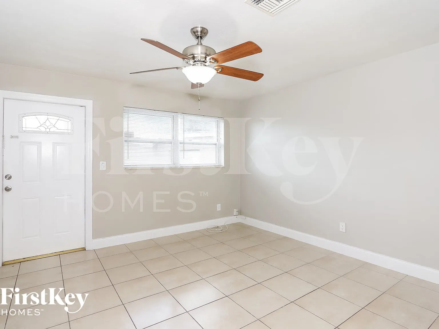 3 bed, 2.0 bath, 1004 sqft, $2,425 — Photo 3