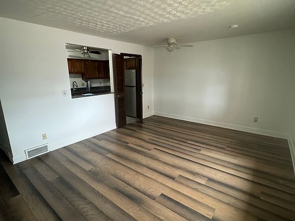 5th image of 3801 Sturbridge Ct #B2