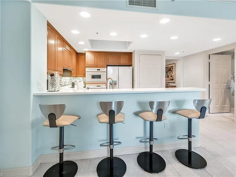 2748 Tiburon Blvd E #C-301 — Photo 15