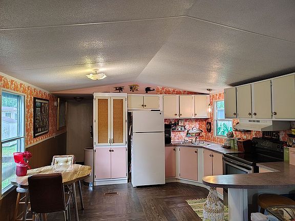 3rd image of 7120 Green Oak Dr