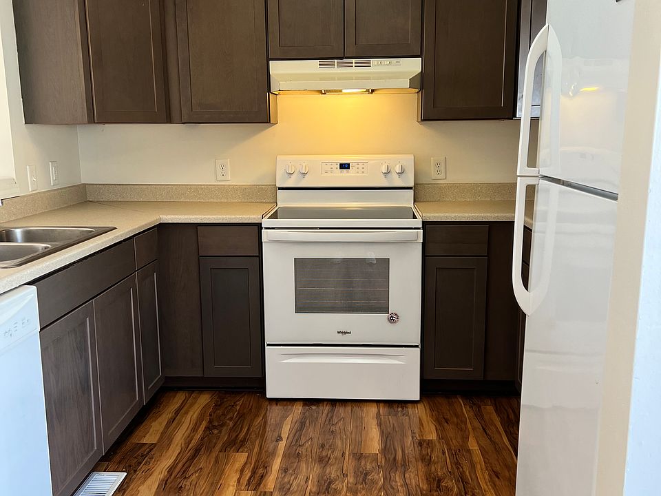 Ample kitchen storage with full appliance package