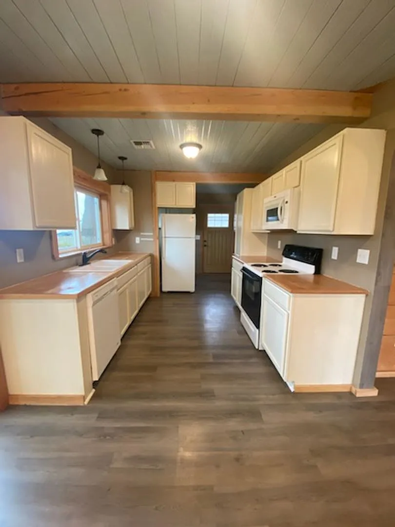 Unique 1 bed/1bath home with tons of character! — Photo 4