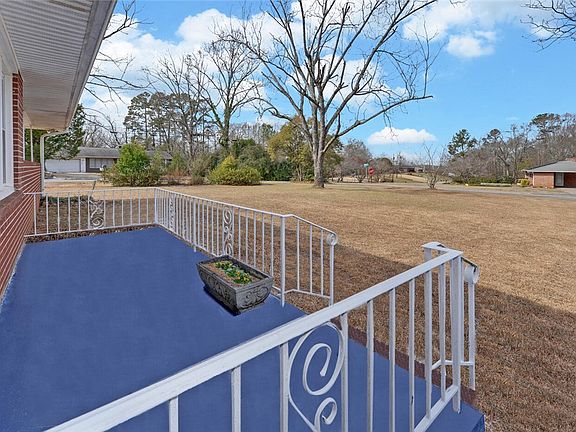 5th image of 209 Lloyd Dr