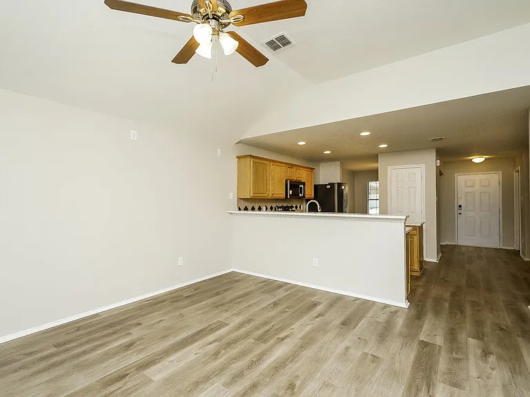 8813 Sagebrush Trl — Photo 3