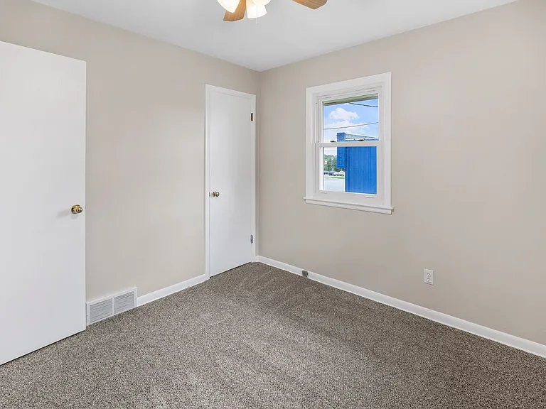 5908 Meredith Dr — Photo 9