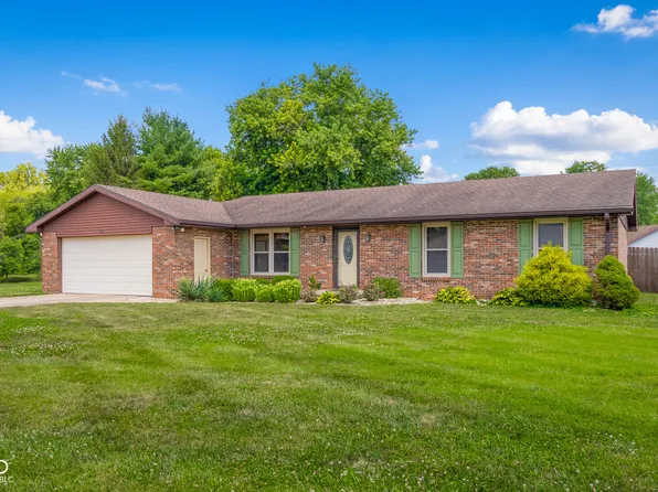 3651 Indianwood Dr, Columbus, IN 47203