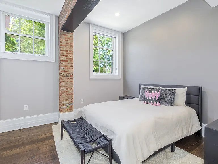 901 D St NE #1 — Photo 23