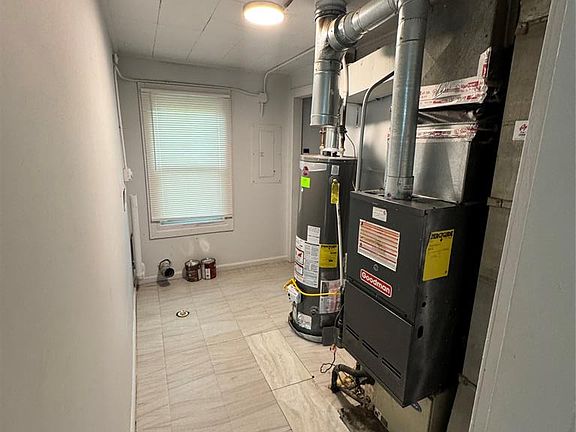 3rd image of 11019 Essex Ave
