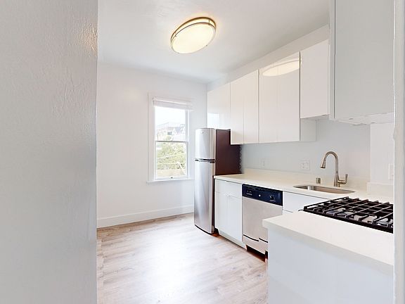 3rd image of 3097 Washington St #23