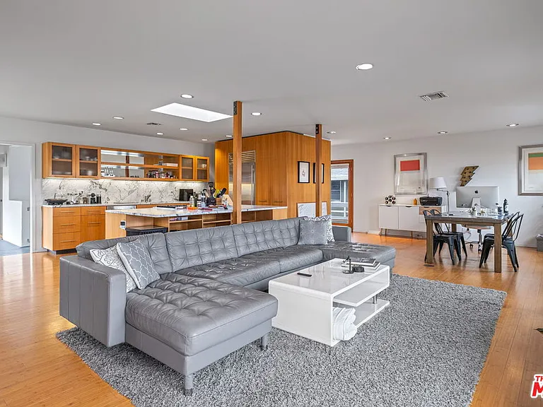 221 3rd Ave — Photo 4