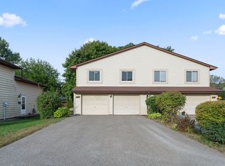 2495 Woodbridge St, Roseville, MN 55113