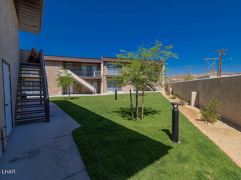 9170 Riverside Dr #24 — Photo 6